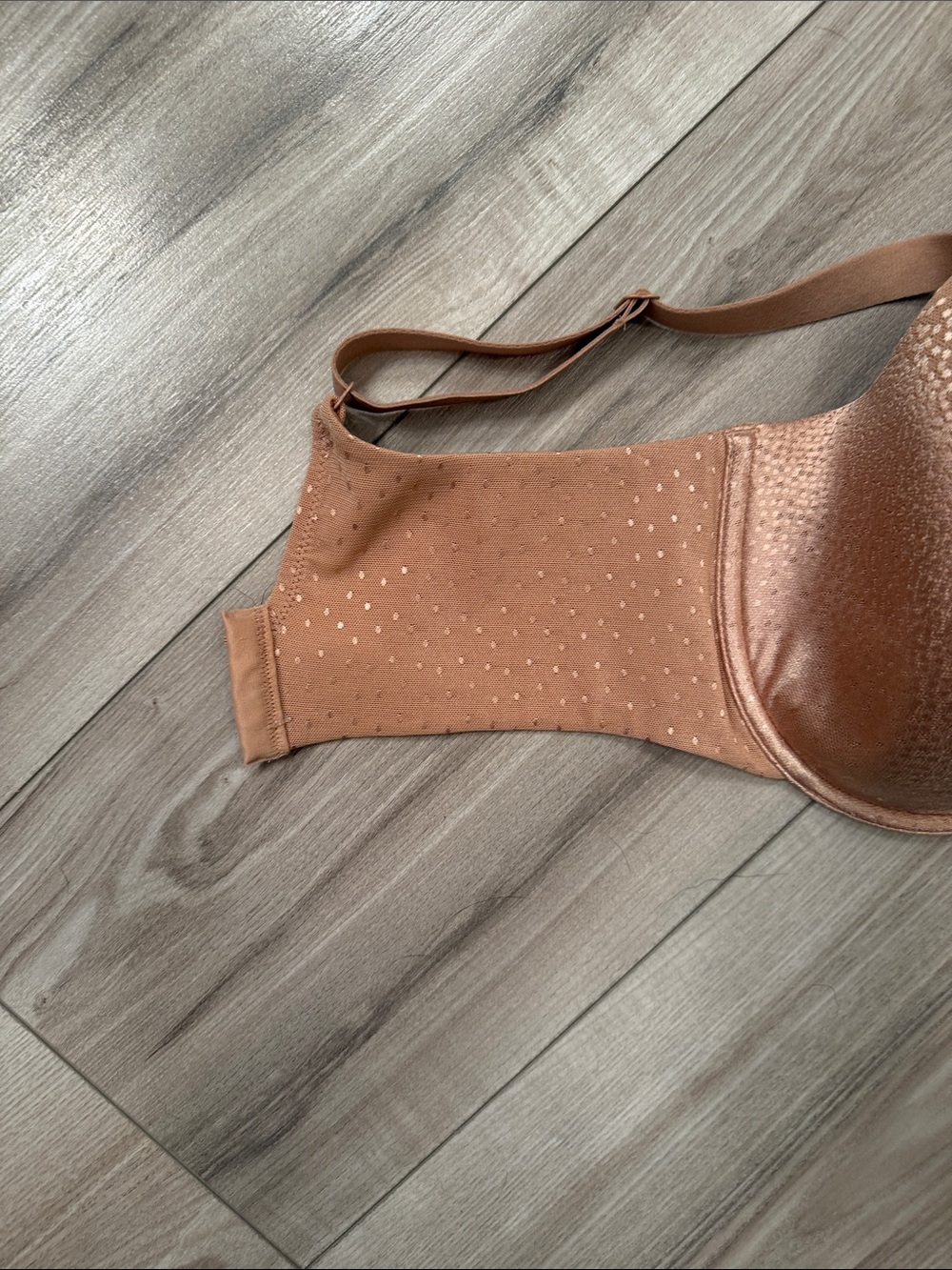 Wacoal Tan/Nude Bra with Subtle Metallic Dot Detail - 34G - Picture 7 of 9